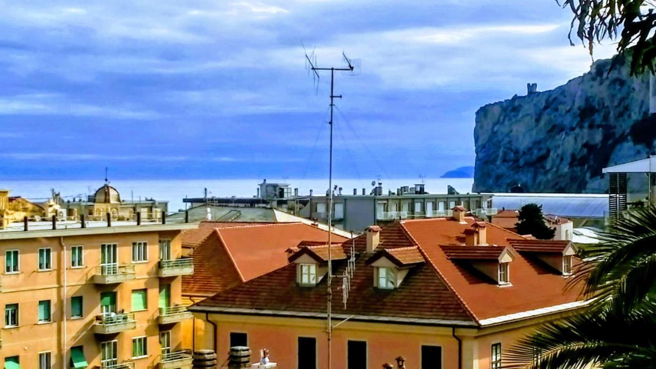 Ferienwohnung Casa Di Claude Con Posto Auto Finale Ligure Exterior foto