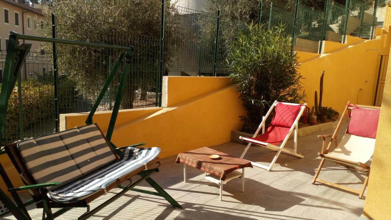 Ferienwohnung Casa Di Claude Con Posto Auto Finale Ligure Exterior foto